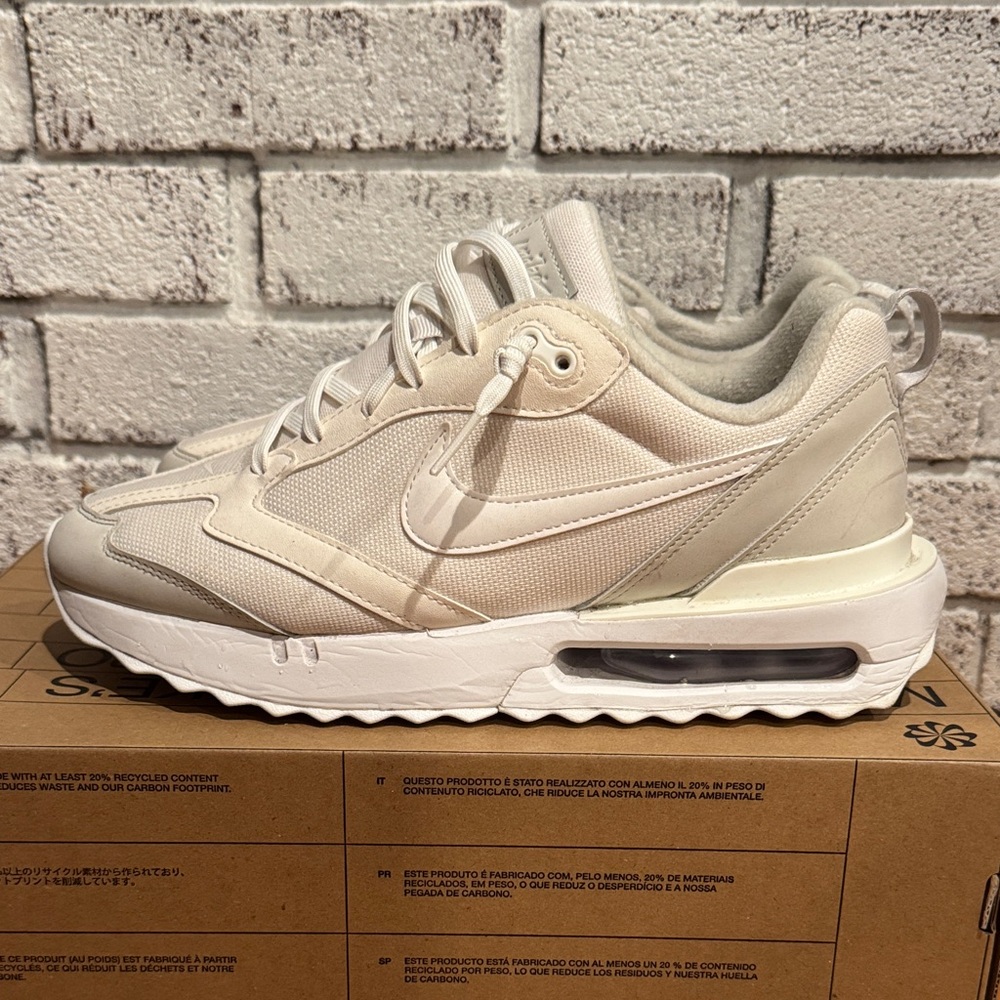 Nike Women's AirMax Dawn